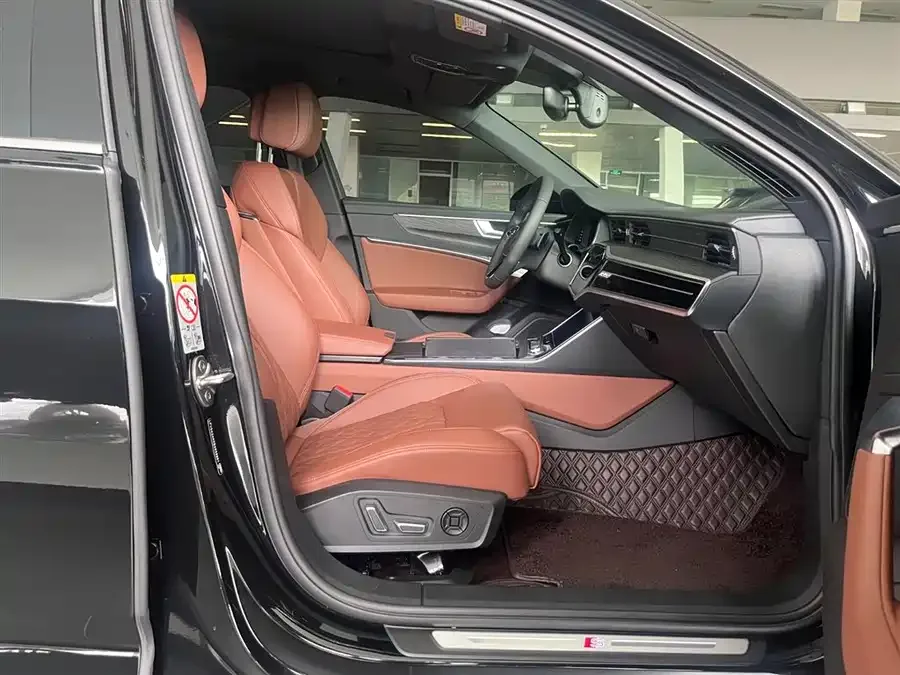 Audi A6L 2025 45 TFSI quattro Selected Dynamic Edition 2025 — миниатюра 3