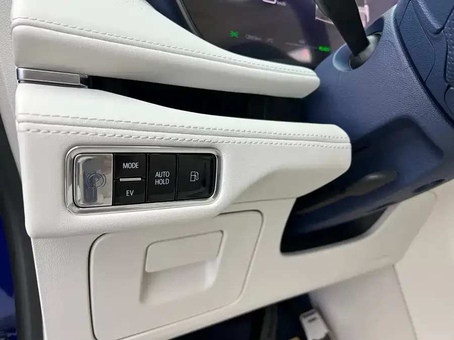 Buick GL8 New Energy 2024 Lu Zun Luxury Edition 7 Seats 2024 — миниатюра 2