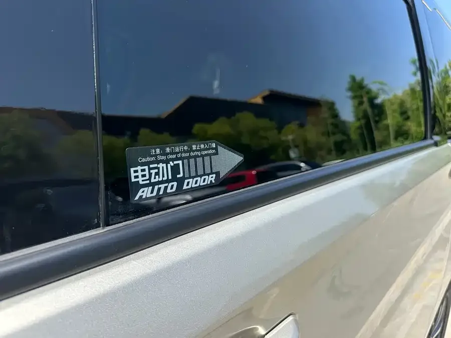 Buick GL8 2022 ES Lu Zun 653T Exclusive model 2022 — миниатюра 4