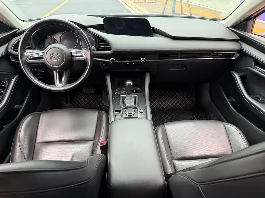 Mazda Axela Mazda3 Angkesela 2021 2.0L automatic quality version 2022 — миниатюра 3