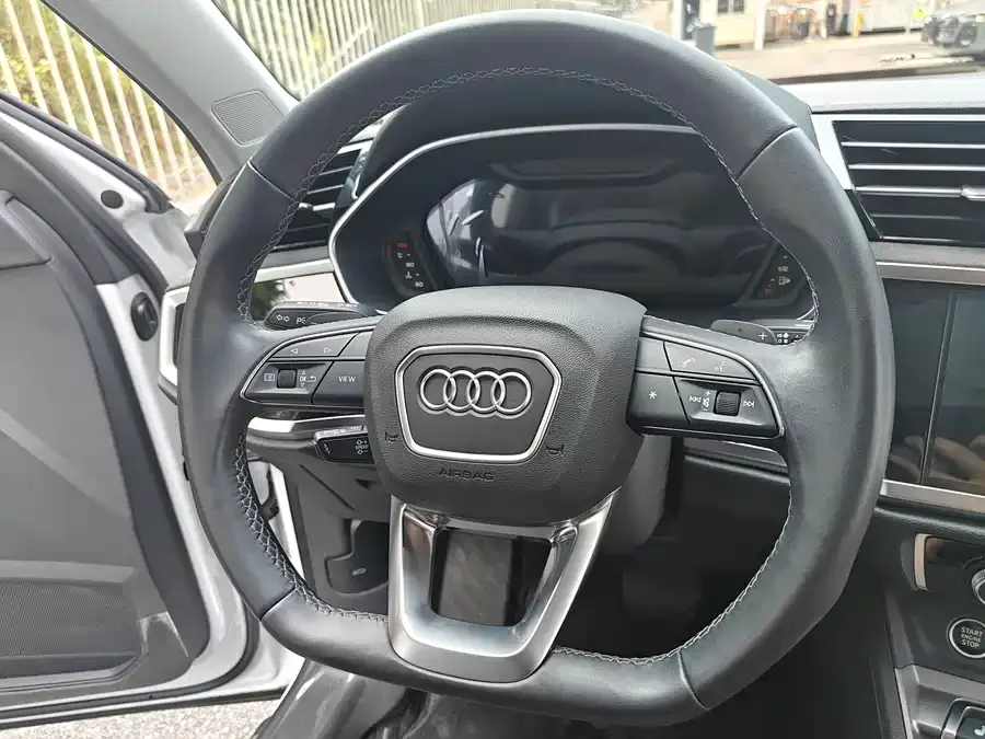 Audi Q3 2023 35 TFSI Fashion Dynamic Edition (1.5T) 2023 — миниатюра 3