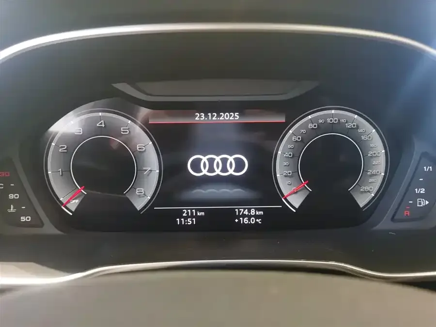 Audi Q3 2024 40 TFSI Fashion Dynamic Edition 2025 — миниатюра 3