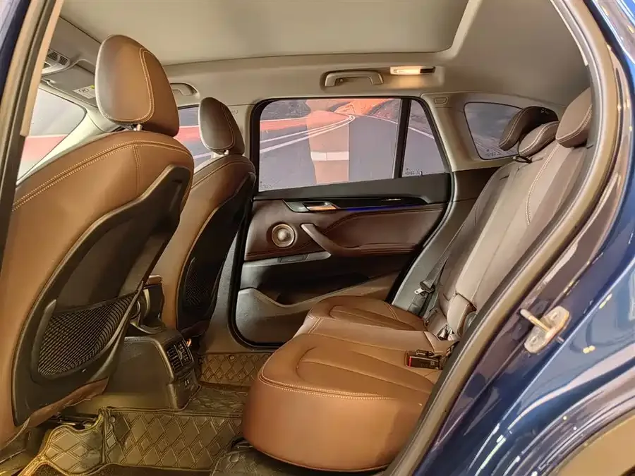 BMW X1 2022 sDrive25Li Leading Edition 2023 — миниатюра 4