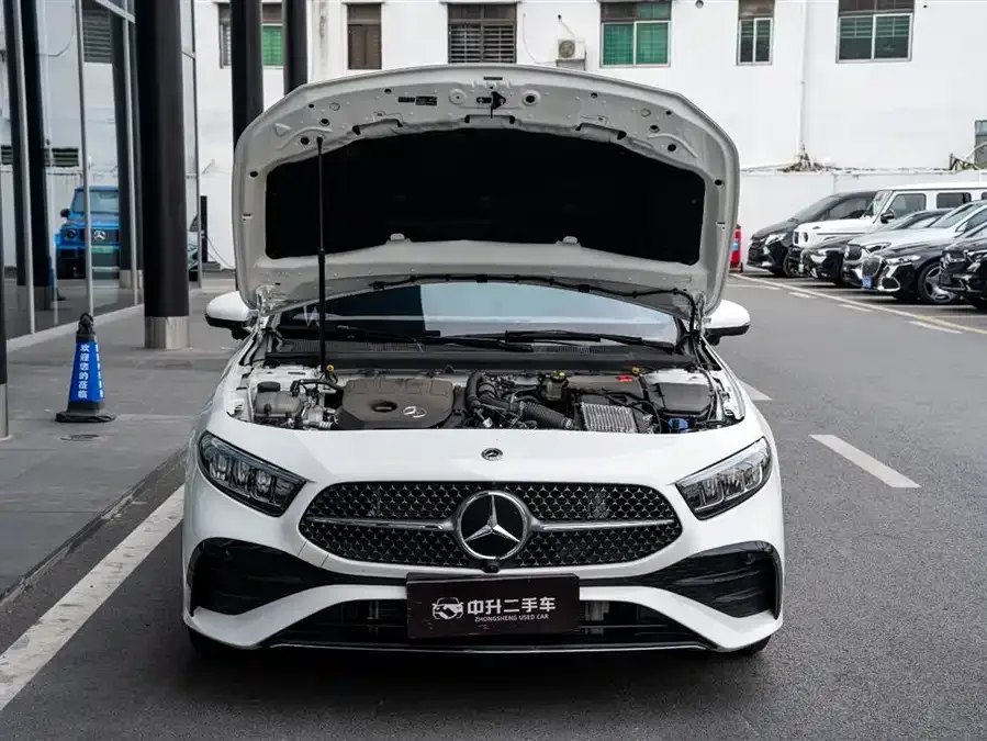 Mercedes-Benz Class A Mercedes-Benz A-Class 2025 A 200 L Fashion Edition 2025 — миниатюра 2