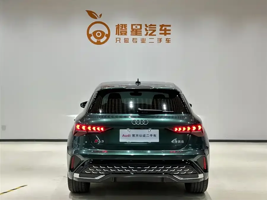 Audi A3 2025 Sportback 35TFSI Flying Spur Premium Edition 2025 — миниатюра 2