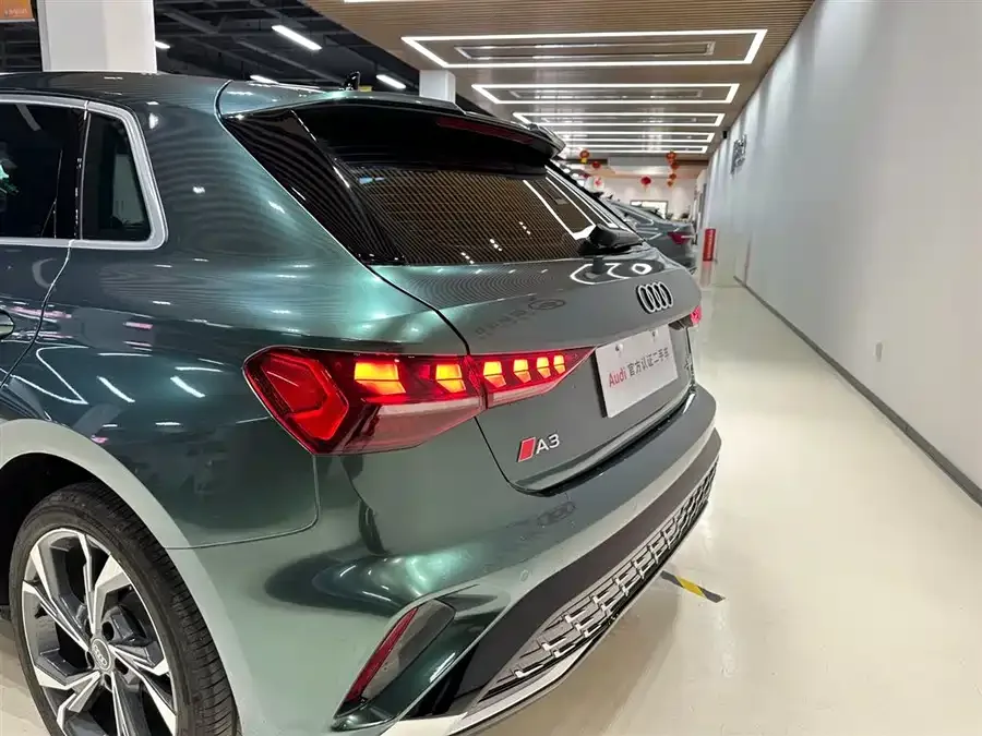 Audi A3 2025 Sportback 35TFSI Flying Spur Premium Edition 2025 — миниатюра 3