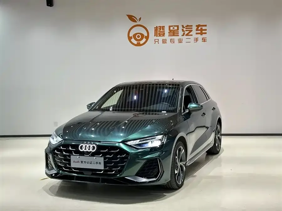 Audi A3 2025 Sportback 35TFSI Flying Spur Premium Edition 2025 — фото 1, купить с доставкой в Москву