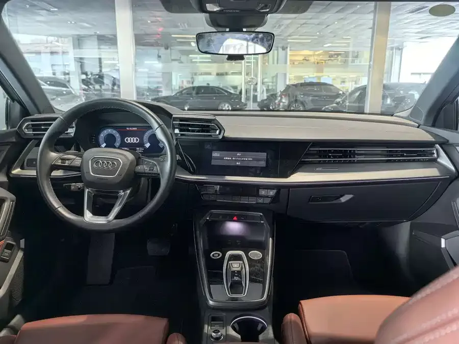 Audi A3 2025 A3L Limousine 35TFSI Flying Spur Premium Edition 2024 — миниатюра 3