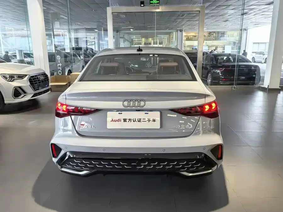 Audi A3 2025 A3L Limousine 35TFSI Flying Spur Premium Edition 2024 — миниатюра 4