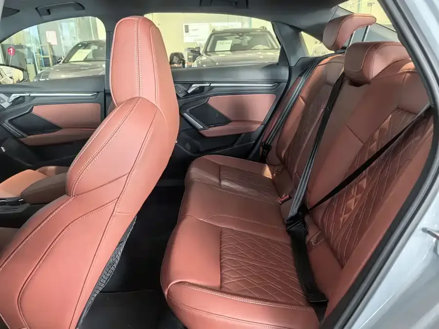 Audi A3 2025 A3L Limousine 35TFSI Flying Spur Premium Edition 2024 — миниатюра 5