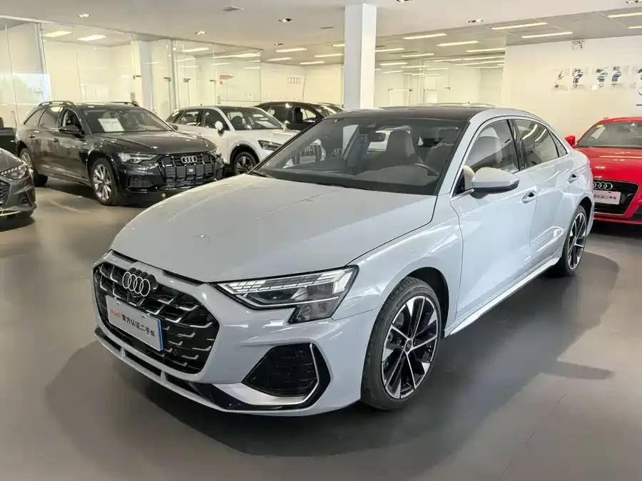 Audi A3 2025 A3L Limousine 35TFSI Flying Spur Premium Edition 2024 — фото 1, купить с доставкой в Москву