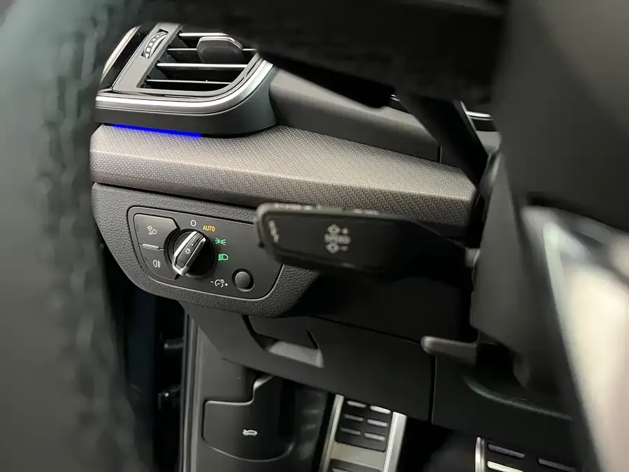 Audi Q5L 2025 40 TFSI Luxury Dynamic Edition 2025 — миниатюра 3