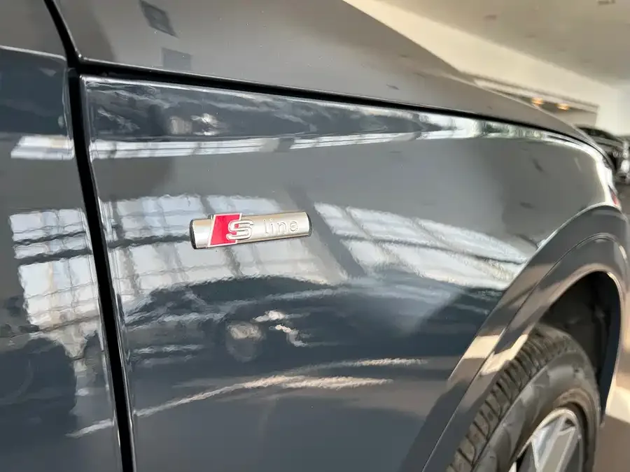 Audi Q5L 2025 40 TFSI Luxury Dynamic Edition 2025 — миниатюра 4