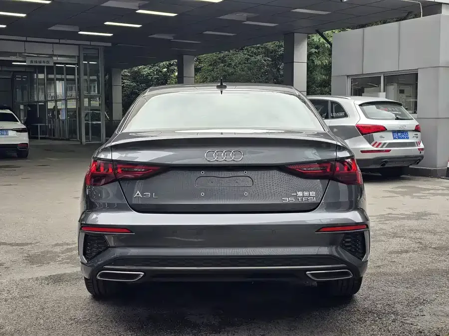 Audi A3 2024 A3L Limousine 35 TFSI Fashion Sports 2024 — миниатюра 2
