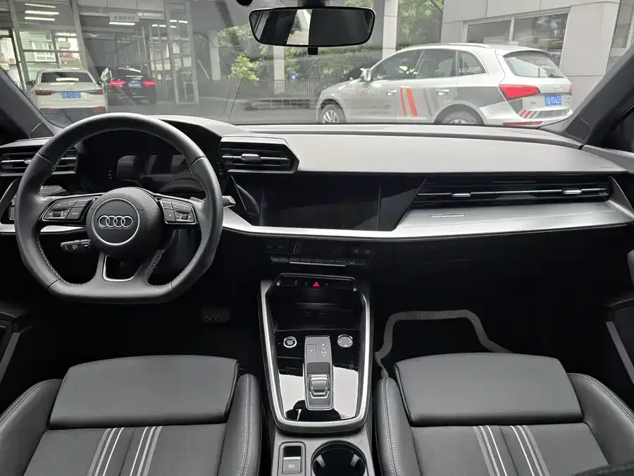 Audi A3 2024 A3L Limousine 35 TFSI Fashion Sports 2024 — миниатюра 5