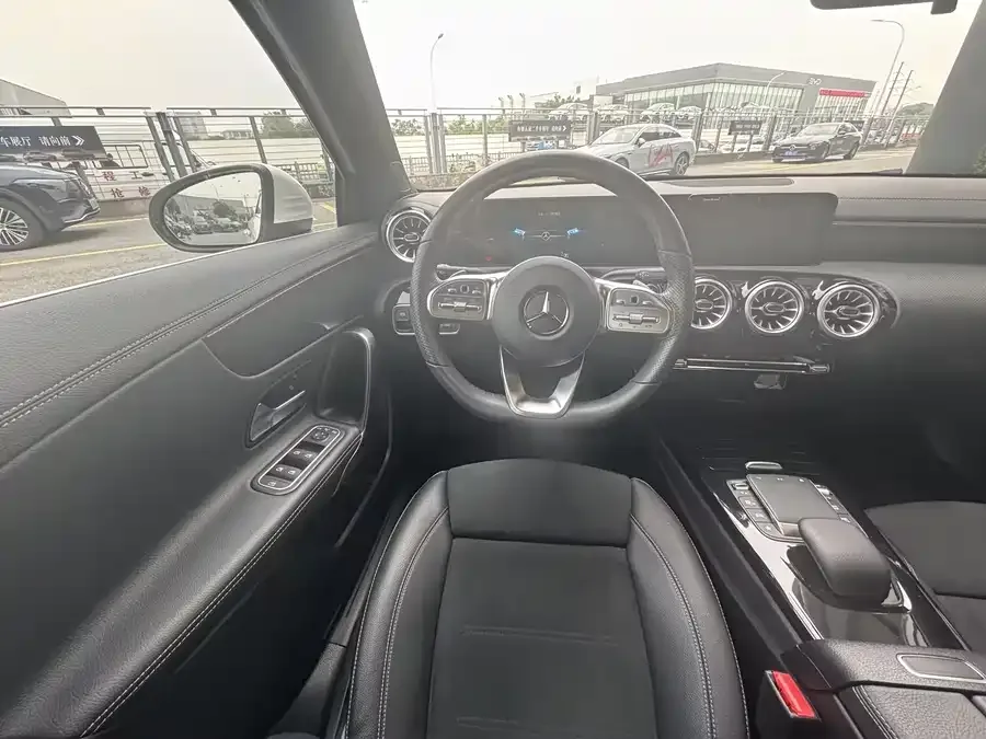 Mercedes-Benz Class A Mercedes-Benz A-Class 2022 A 200 L Sports Sedan Fashion Edition 2022 — миниатюра 3