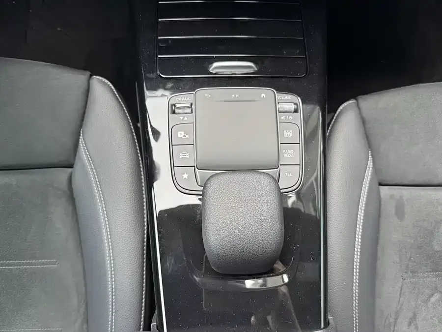 Mercedes-Benz Class A Mercedes-Benz A-Class 2022 A 200 L Sports Sedan Fashion Edition 2022 — миниатюра 4