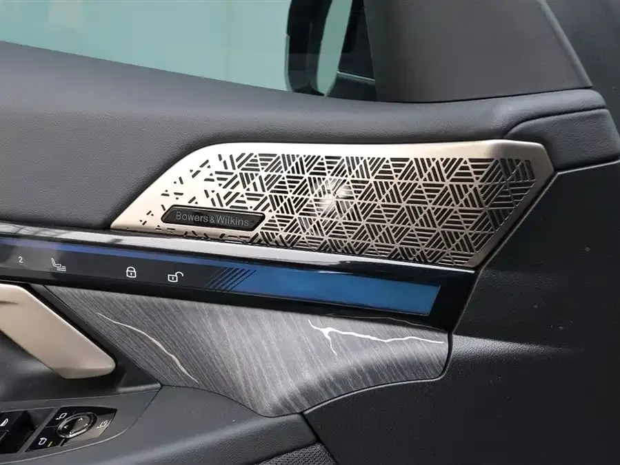 BMW 5 Series BMW 5 Series 2025 530Li Exclusive M Sport Package 2025 — миниатюра 5