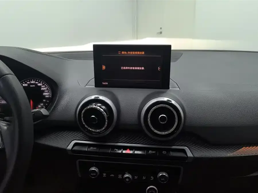 Audi Q2L 2024 35TFSI Fashion Dynamic Edition 2023 — миниатюра 4