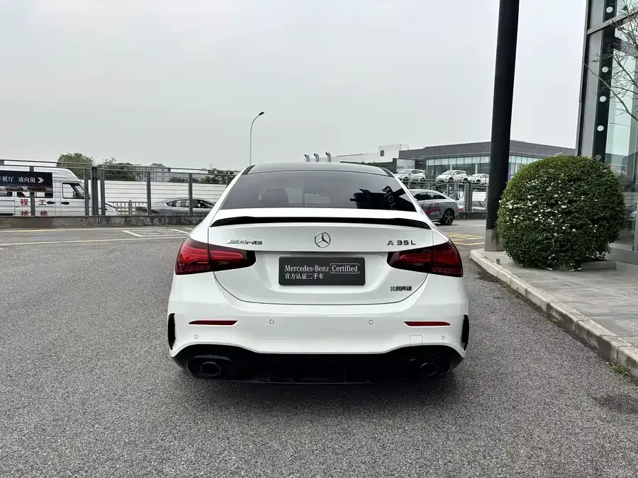 Mercedes-Benz A-Class AMG Mercedes-Benz A-Class AMG 2025 AMG A 35 L 4MATIC 2025 — миниатюра 3
