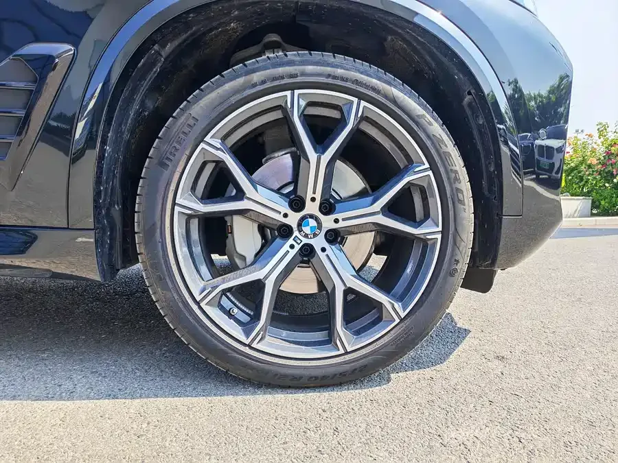 BMW X5 2025 xDrive 30Li Exclusive M Sport Night Edition 2025 — миниатюра 3