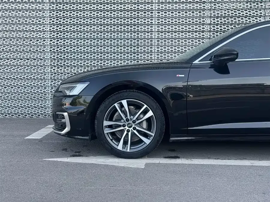 Audi A6L 2023 40 TFSI luxury and dynamic model 2023 — миниатюра 5