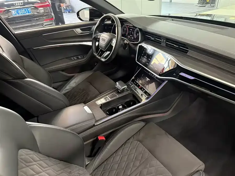 Audi A6L 2024 55 TFSI quattro exclusive dynamic model 2024 — миниатюра 3