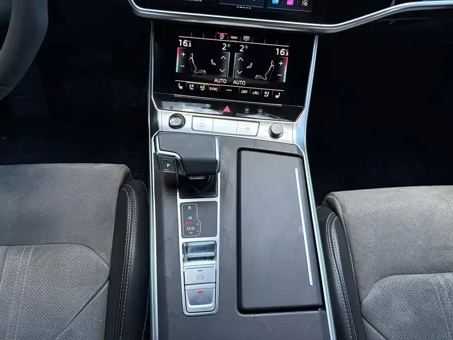 Audi A6L 2023 facelift 45 TFSI quattro Selected Dynamic Edition 2023 — миниатюра 3