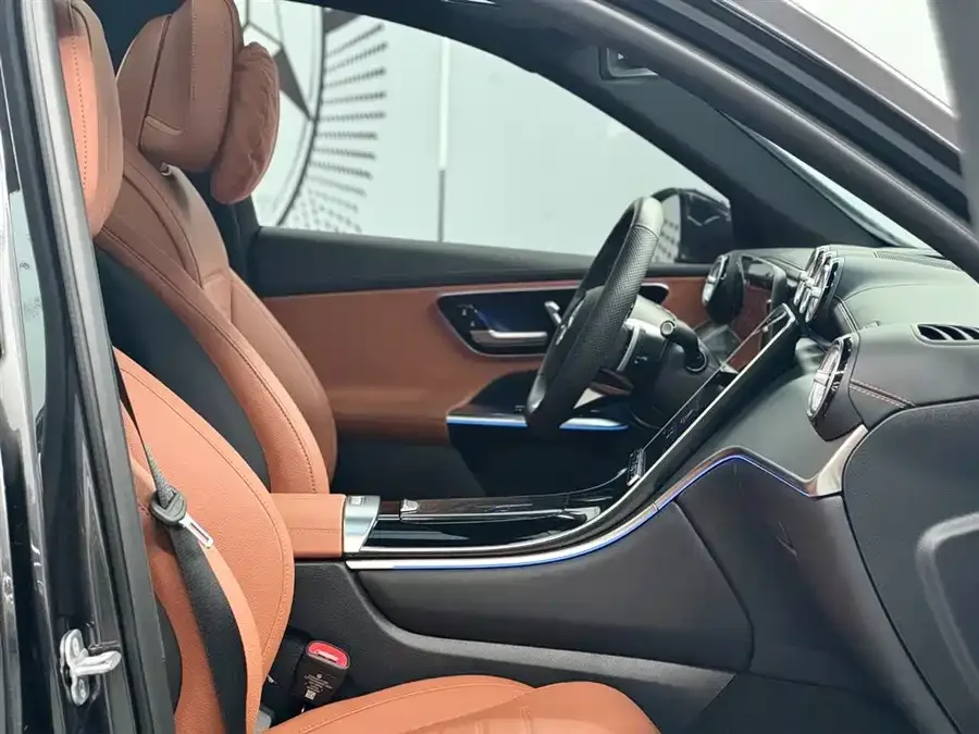 Mercedes-Benz GLC-Class Mercedes-Benz GLC 2024 GLC 260 L 4MATIC luxury 5-seater 2024 — миниатюра 3