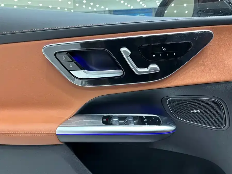 Mercedes-Benz GLC-Class Mercedes-Benz GLC 2025 GLC 260 L 4MATIC Luxury Edition 2025 — миниатюра 3