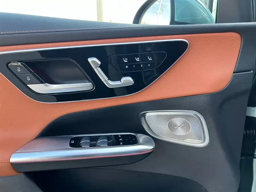 Mercedes-Benz GLC-Class Mercedes-Benz GLC 2025 GLC 300 L 4MATIC Luxury 5-seater 2024 — миниатюра 2