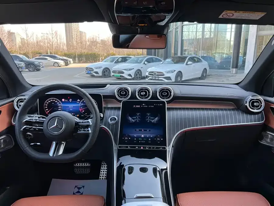 Mercedes-Benz GLC-Class Mercedes-Benz GLC 2025 GLC 300 L 4MATIC Luxury 5-seater 2024 — миниатюра 3