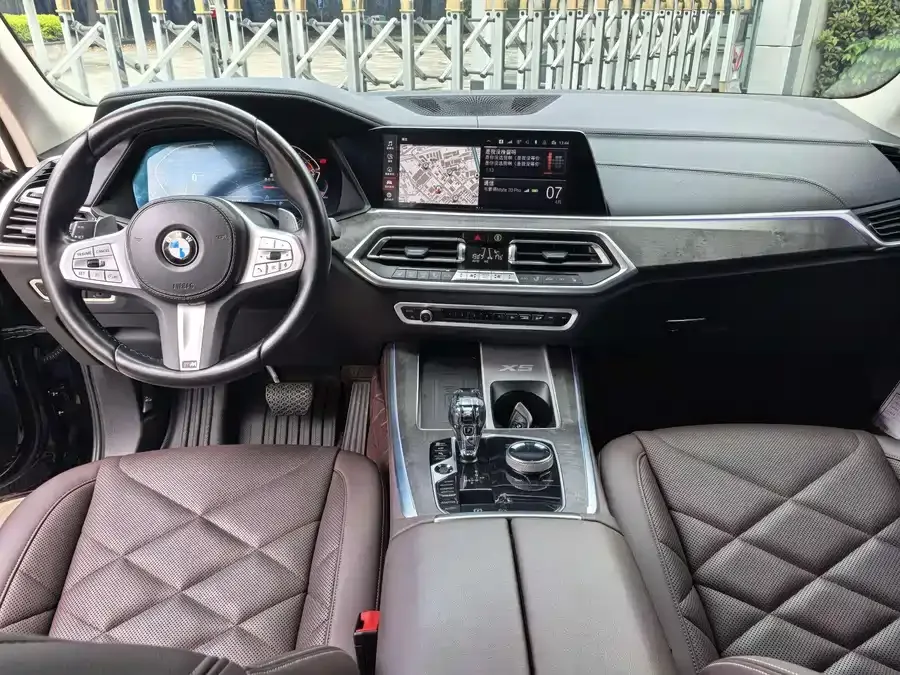 BMW X5 2022 xDrive 30Li Exclusive M Sport Package 2022 — миниатюра 3