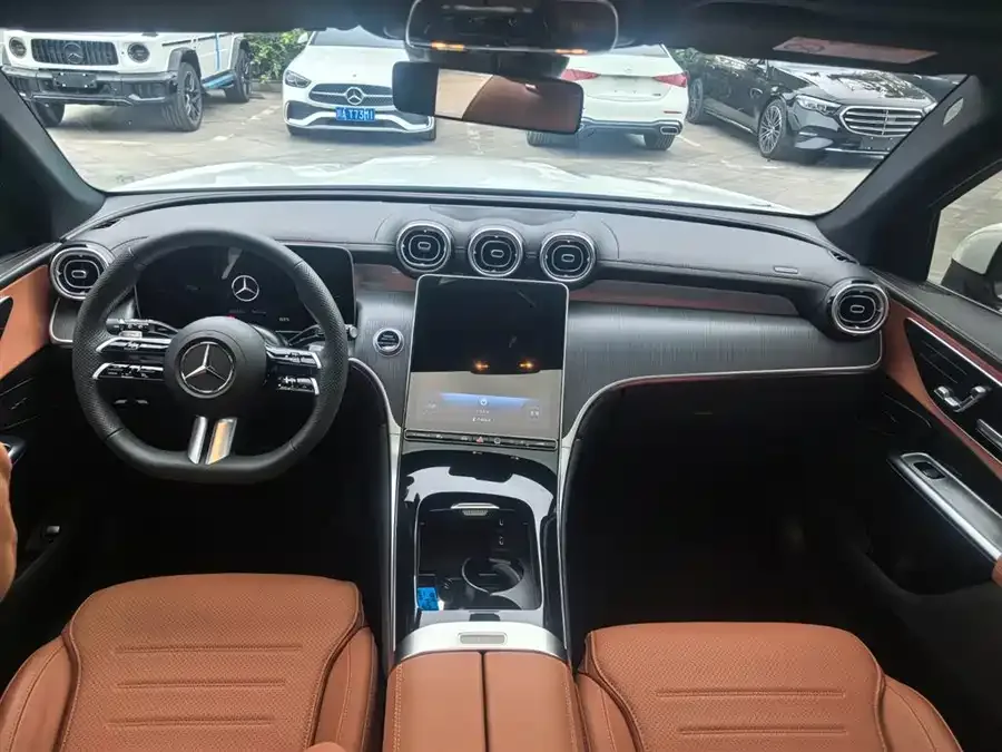 Mercedes-Benz GLC-Class Mercedes-Benz GLC 2024 GLC 260 L 4MATIC luxury 5-seater 2024 — миниатюра 4