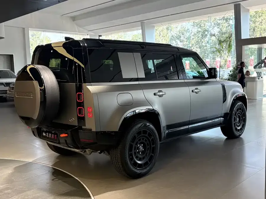 Land Rover guard Land Rover Defender 2025 110 3.0T P400 X 2026 — миниатюра 2