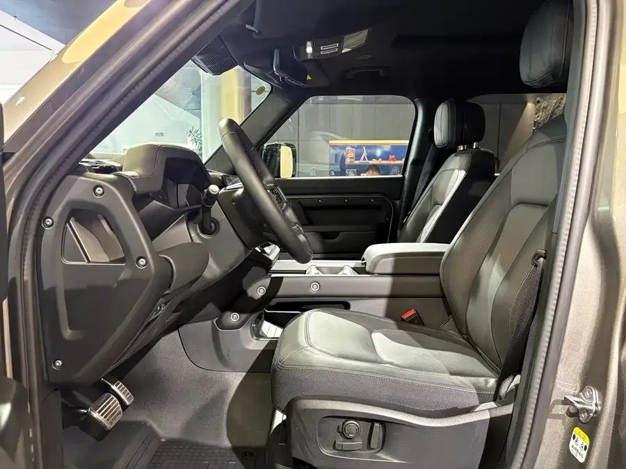 Land Rover guard Land Rover Defender 2025 110 3.0T P400 X 2026 — миниатюра 4