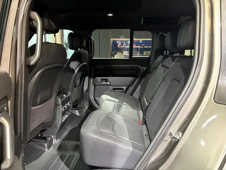 Land Rover guard Land Rover Defender 2025 110 3.0T P400 X 2026 — миниатюра 5