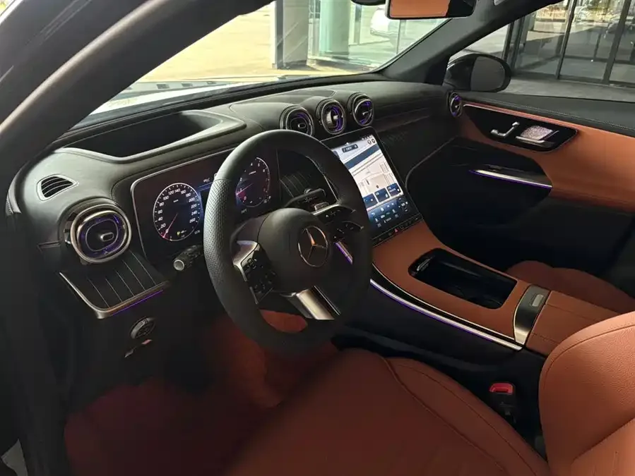 Mercedes-Benz GLC-Class Mercedes-Benz GLC 2024 GLC 260 L 4MATIC luxury 5-seater 2024 — миниатюра 4