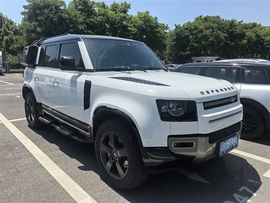Land Rover guard 2024