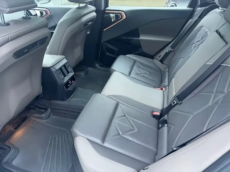 BMW X3 2025 xDrive30L Exclusive M Sport Package 2025 — миниатюра 3