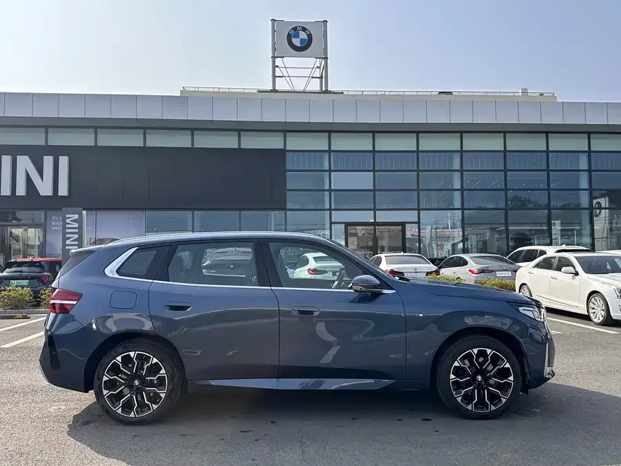 BMW X3 2025 xDrive30L Premium M Sport Night Edition 2025 — миниатюра 3