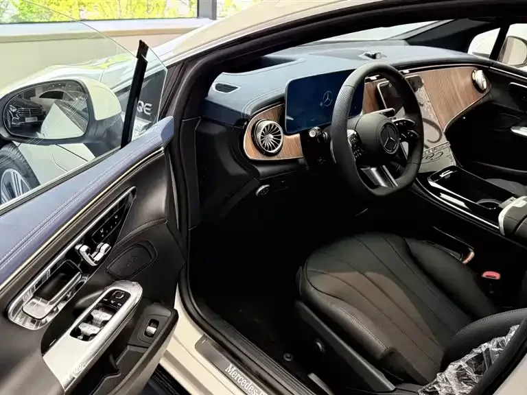 Mercedes-Benz EQE Mercedes-Benz EQE 2025 500 4MATIC Luxury Edition 2025 — миниатюра 4
