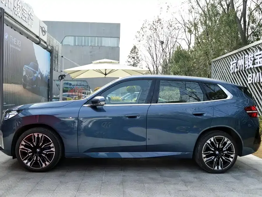 BMW X3 2025 xDrive30L Exclusive M Sport Package 2025 — миниатюра 2