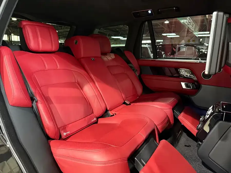 Land Rover Range Rover Range Rover 2022 3.0 L6 400PS Honor Creation Extended Edition 2023 — миниатюра 4