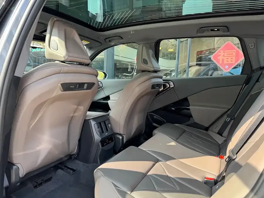 BMW X3 2025 xDrive30L Leading M Sport Night Edition 2025 — миниатюра 3