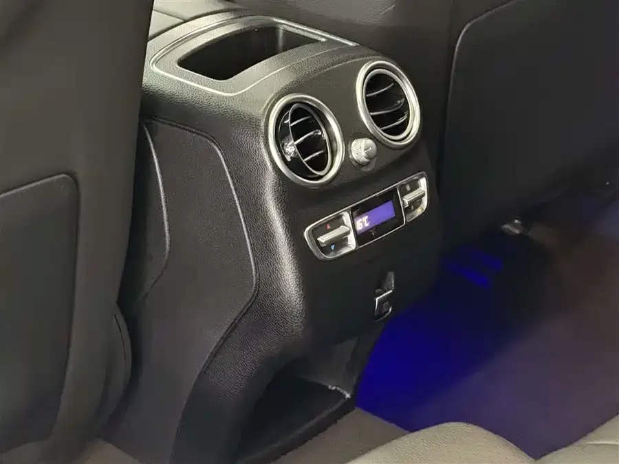 Mercedes-Benz GLC-Class Mercedes-Benz GLC 2022 Model 2 GLC 260 L 4MATIC Luxury Edition 2023 — миниатюра 4