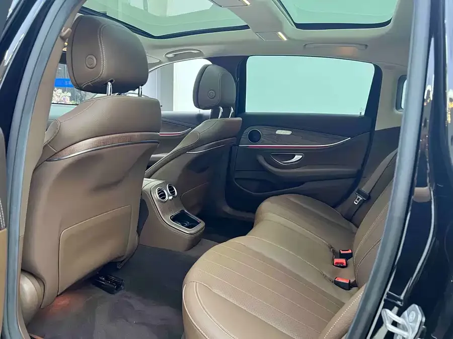 Mercedes-Benz E-Class Mercedes-Benz E-Class 2023 facelift E 300 L Fashion Edition 2023 — миниатюра 2