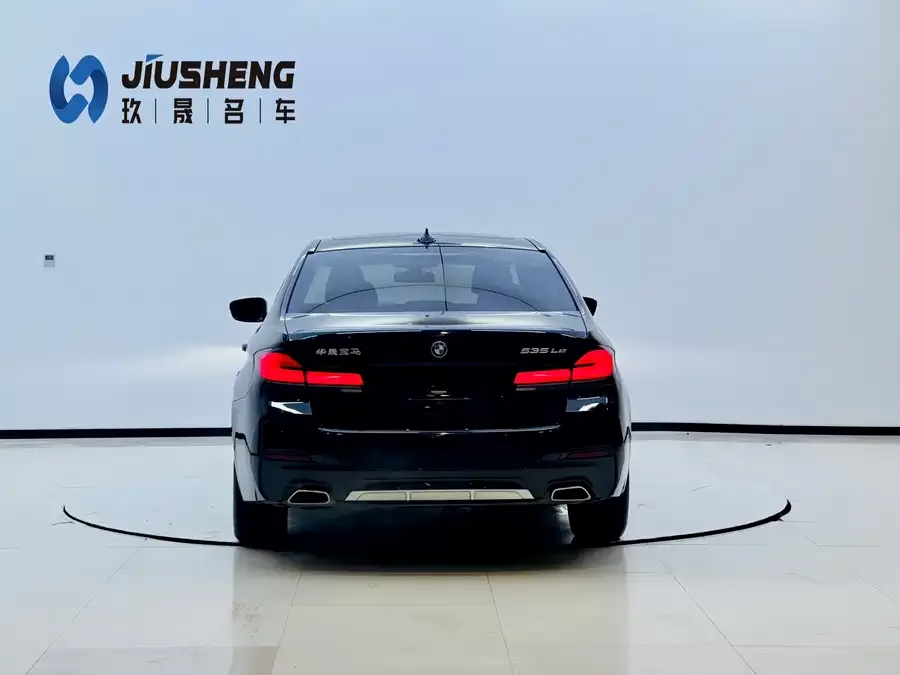 BMW 5 Series New Energy 2022 Model 535Le M Sports Package 2022 — миниатюра 2