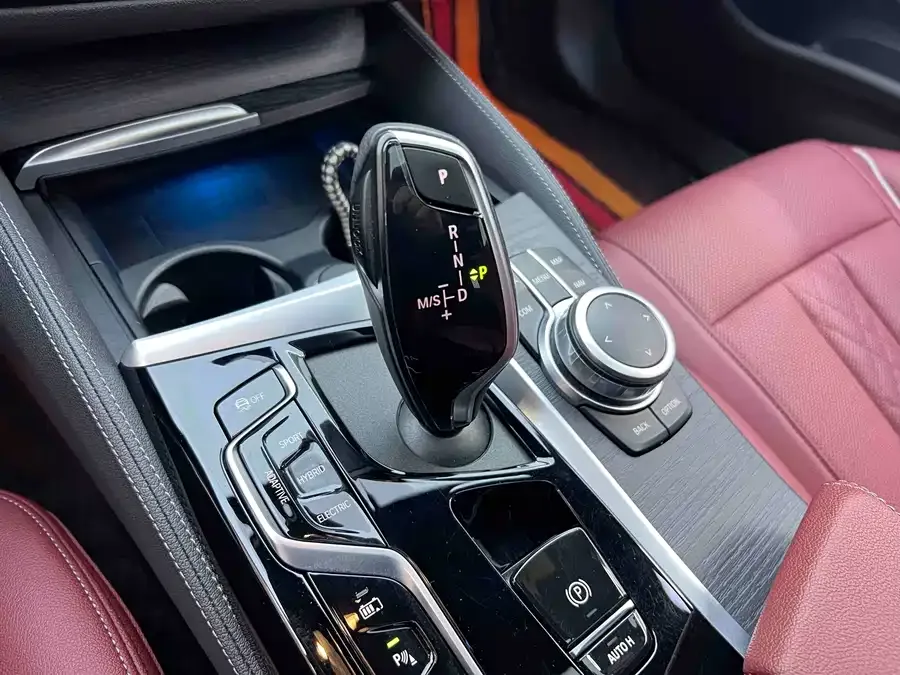 BMW 5 Series New Energy 2022 Model 535Le M Sports Package 2022 — миниатюра 5