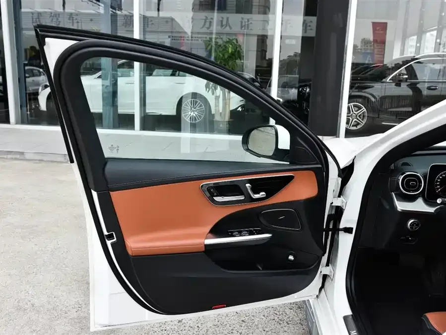 Mercedes-Benz Class C Mercedes-Benz C-Class 2024 C 260 L Sports Edition 2024 — миниатюра 4
